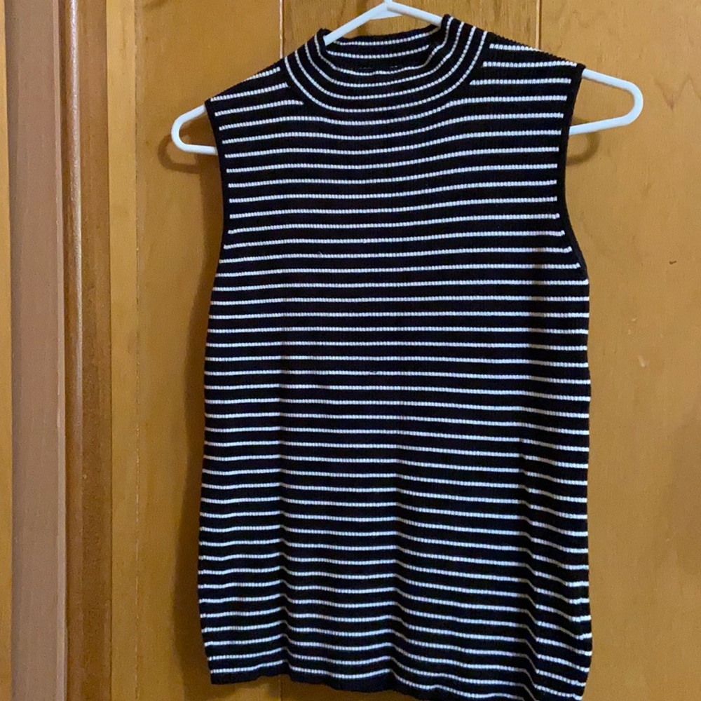 ✨3 for $20✨ Sleeveless mockneck